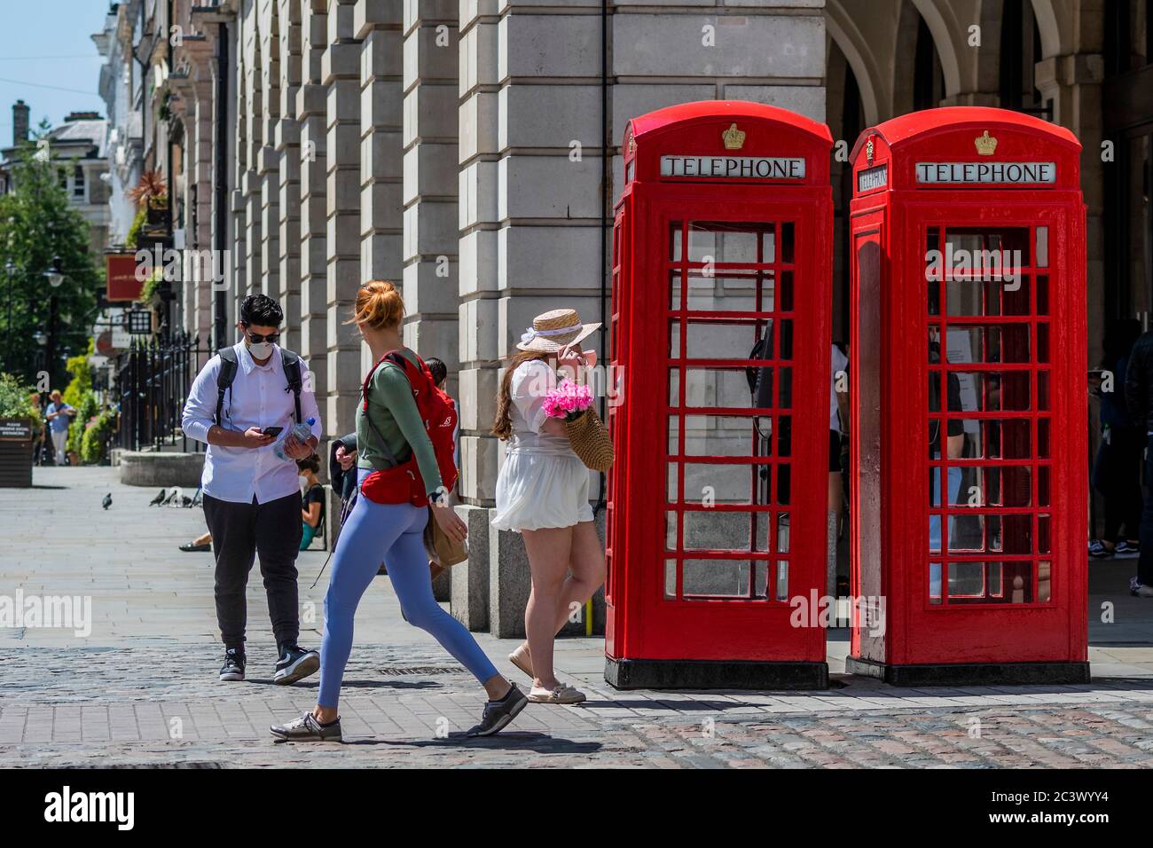 London Uk 22nd June 2020 Waitng Queueing And Temperature Testing At The Apple Store Covent Garden Remains Quiet And Many Shops Remain Shut Despite The Fact That All Shops Are Now