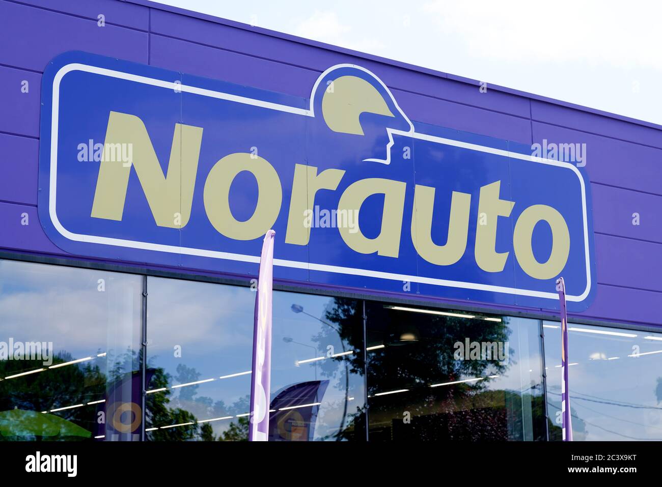 Bordeaux , Aquitaine / France - 06 20 2020 : norauto logo sign on car repair store station french shop Stock Photo