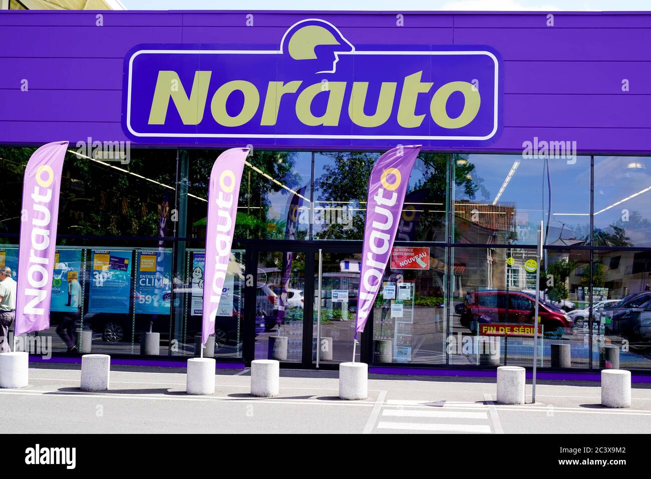 Bordeaux , Aquitaine / France - 06 20 2020 : Norauto car station garage and shop french store for Automotive Repair and Spare Parts Stock Photo