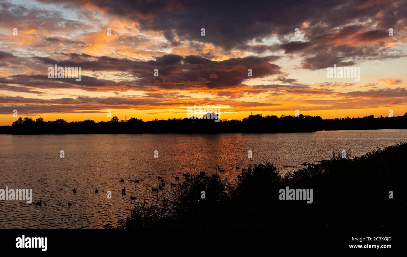 Dramatic sunset over Abberton Reservoir Stock Photo - Alamy