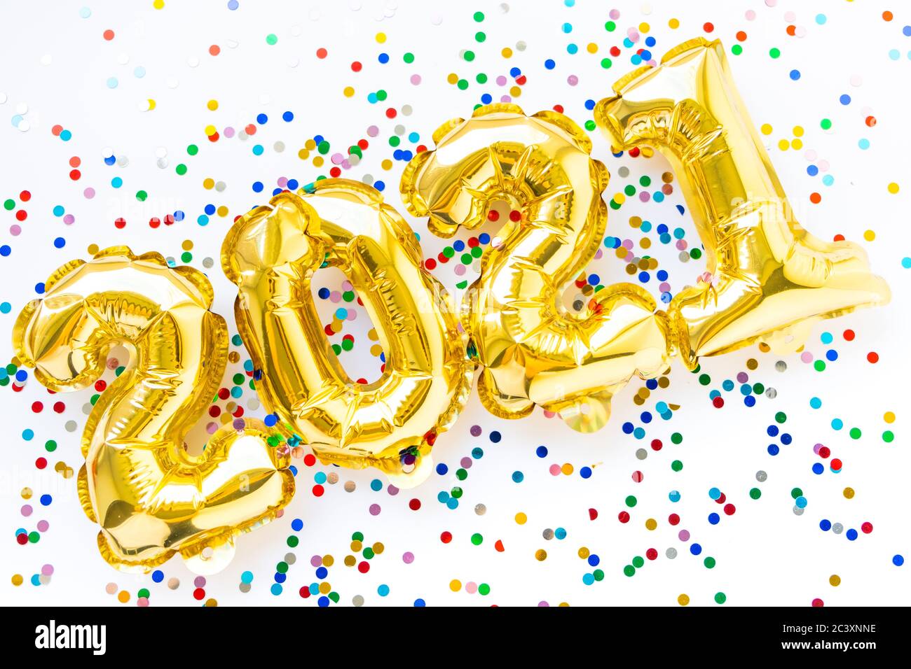 Golden 2021 balloons new hi-res stock photography and images - Alamy