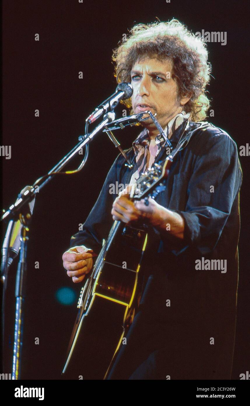 Bob Dylan in concert at the Wembley Stadium,London 8th June 1989 Stock Photo