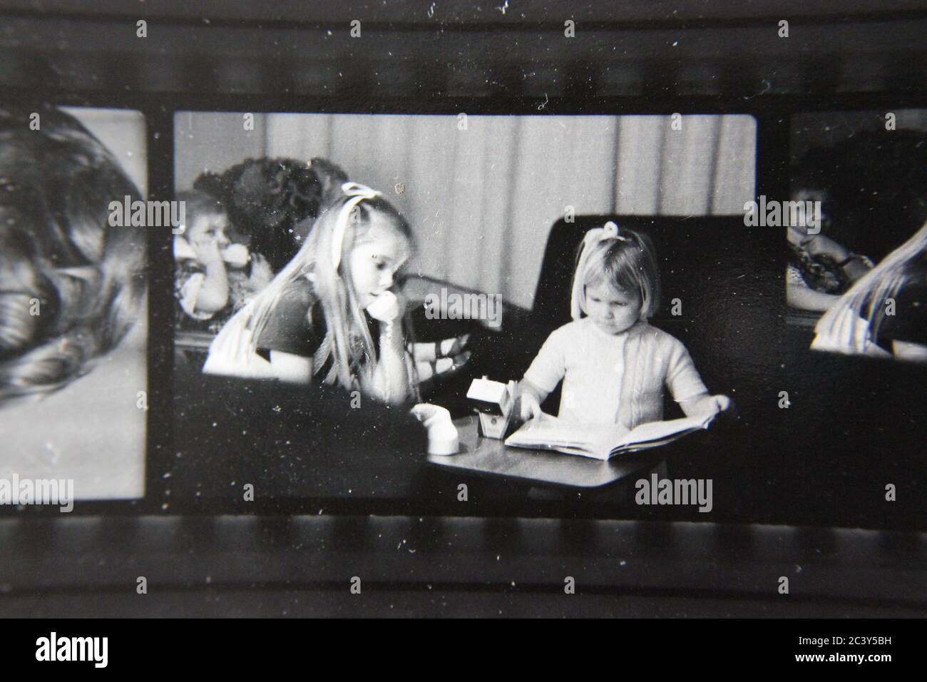 1970s children playing street hi-res stock photography and images - Alamy