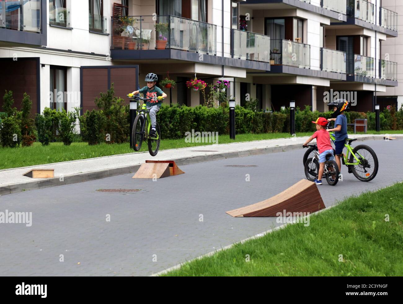 Boys on bikes hi-res stock photography and images - Alamy