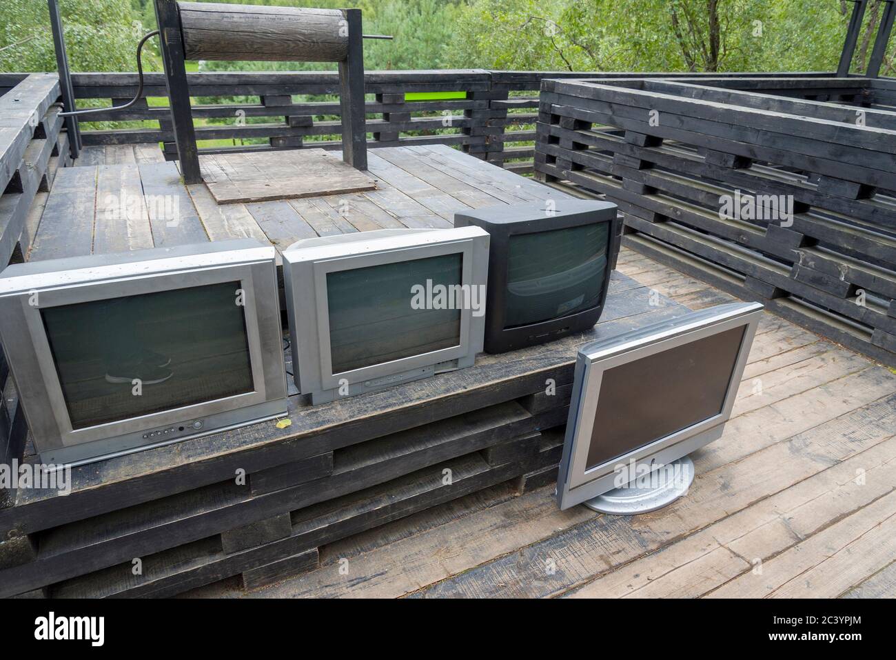 Antique on the garbage hires stock photography and images Alamy