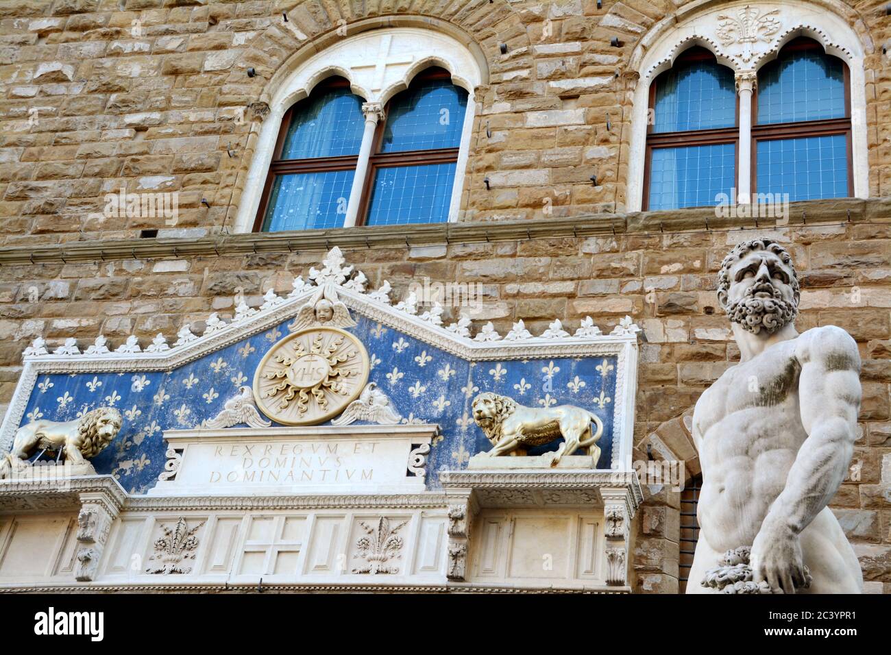 Detail of Palazzo Vecchio, located in Piazza della Signoria in Florence, with a decorative marble frontispiece dated 1528 and a statue of Hercules and Stock Photo