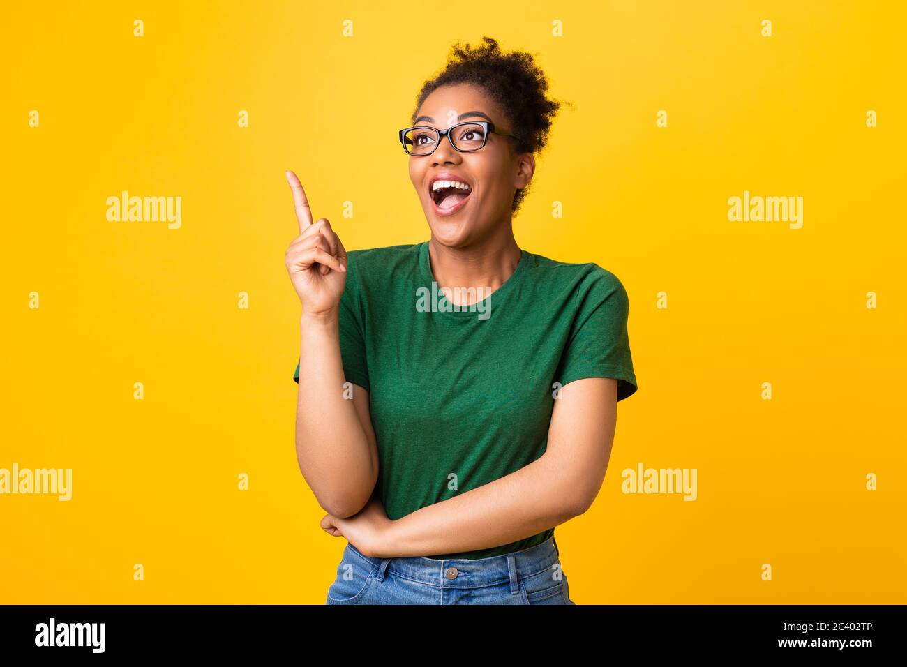 Woman laughing at you point hi-res stock photography and images - Alamy