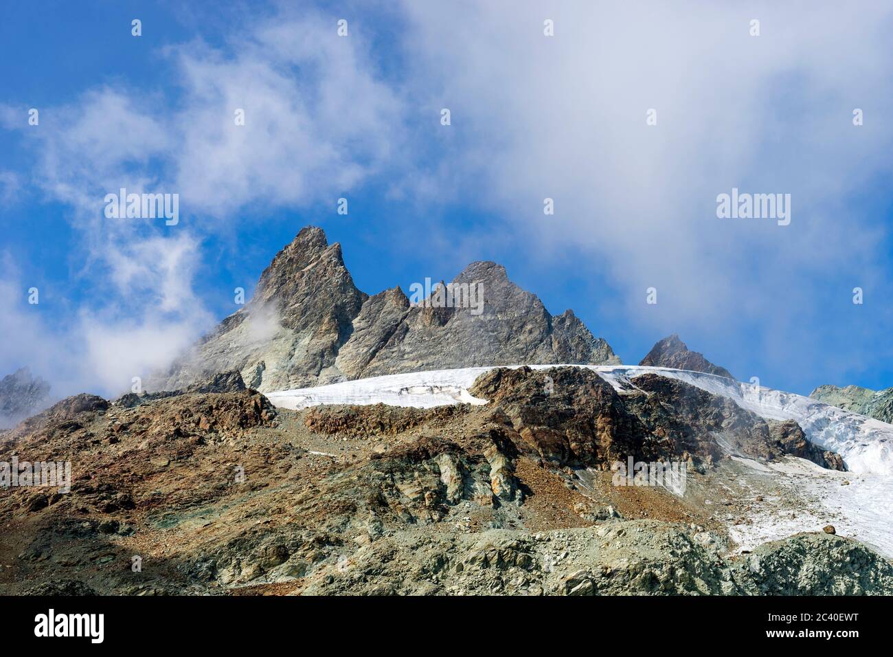 Die Bergspitzen der Aiguilles Rouges d'Arolla im Val d'Arolla, Kanton Wallis. Stock Photo