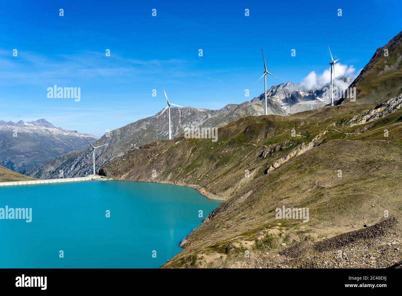 Windenergieanlage beim Griessee beim Nufenenpass. Nufenen-Region, Kanton Wallis. Stock Photo