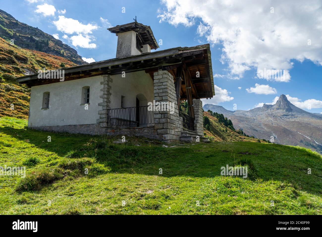 Das Zervreilahorn mit der Kapelle St. Bartholomäus über dem Zervreilasee, Valser Tal, Graubünden. (no property-release) Stock Photo