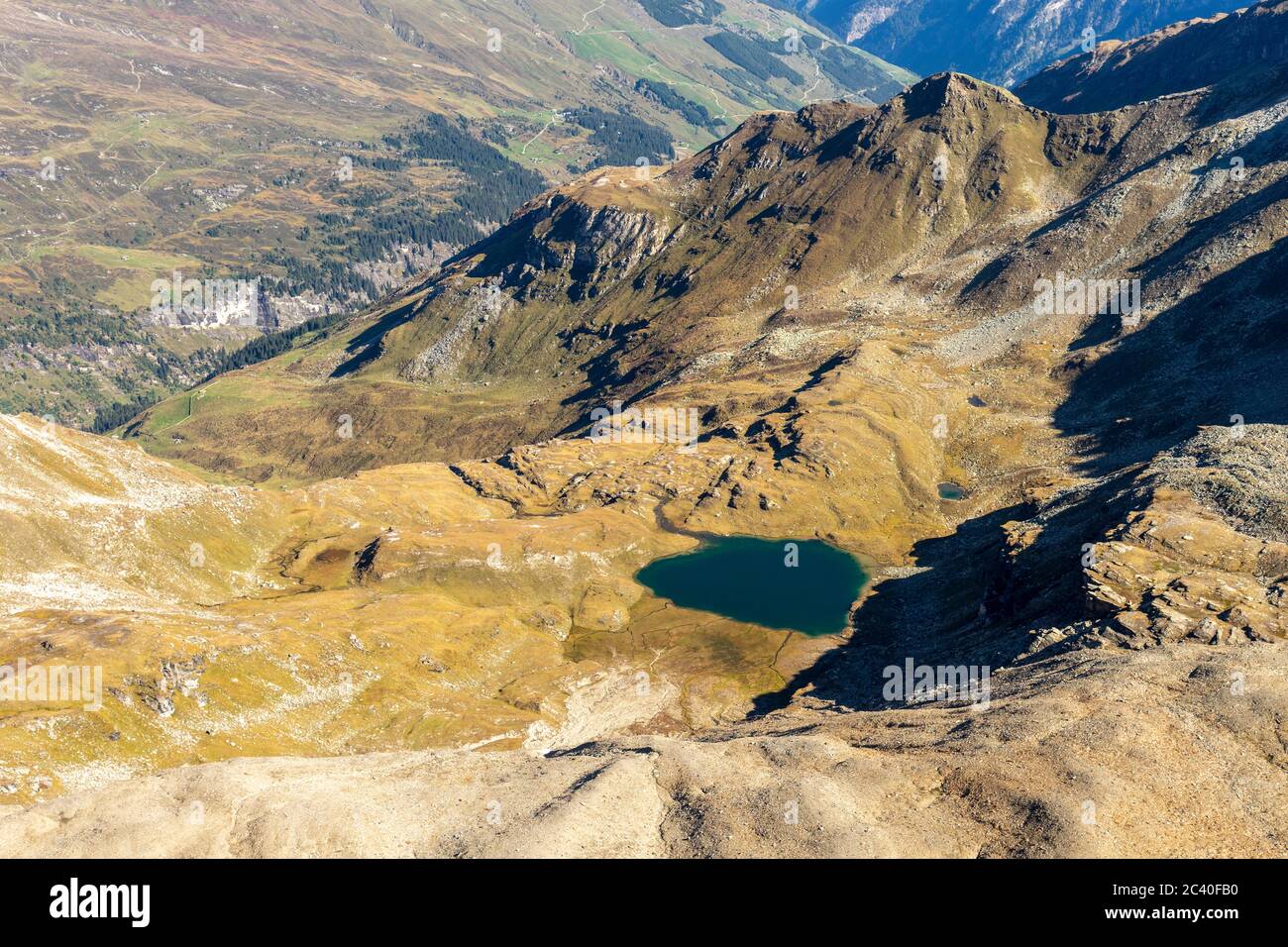 Auf dem Gipfel des Fanellhorns, Zervreila-Region, Valser Tal, Graubünden. Sicht zum Guraletschsee. Stock Photo