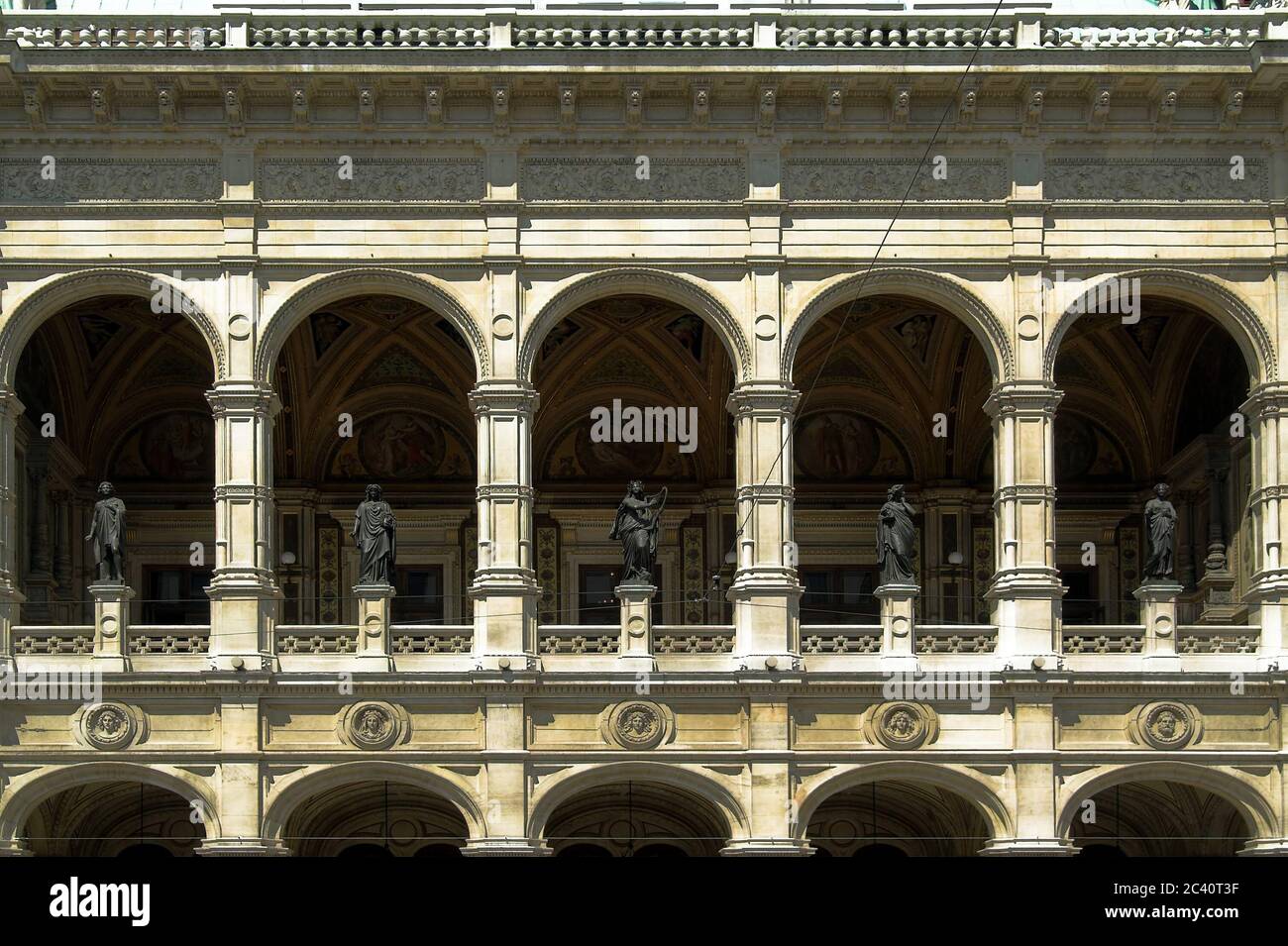 Wiedeń, Vienna, Wien, Vienna State Opera; Wiener Staatsoper; Opera Wiedeńska - fragment of the building; Fragment des Gebäudes; 维也纳国立歌剧院; ウィーン国立歌劇場 Stock Photo