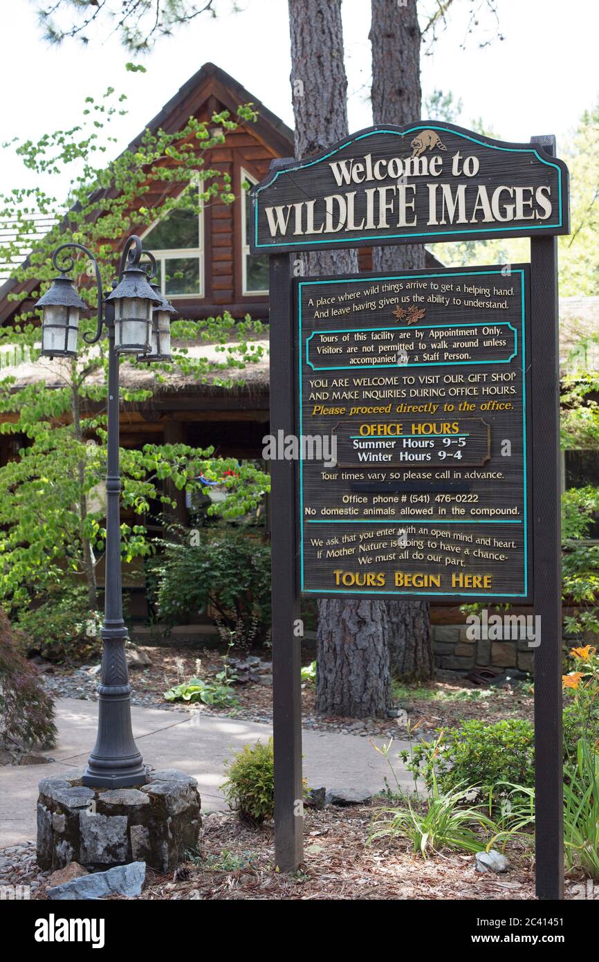 A sign at the entrance to Wildlife Images Rehabilitation and Education Center in Grants Pass, Oregon, USA. Stock Photo