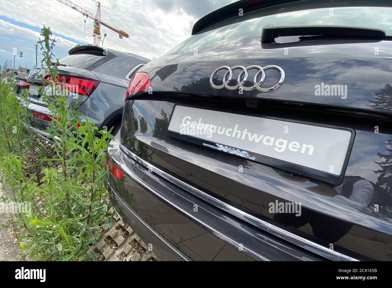 Munich, Deutschland. 21st June, 2020. AUDI dealership with oversupply of new cars. AUDI used cars are in stockpile and waiting for buyers. Auto sales are slumping worldwide due to the corona crisis. Automobile, export, exports, used car center, used, as good as new cars, used cars, buying a car, buy, car dealership, cars, offer, cars, oversupply, young used cars. | usage worldwide Credit: dpa/Alamy Live News Stock Photo