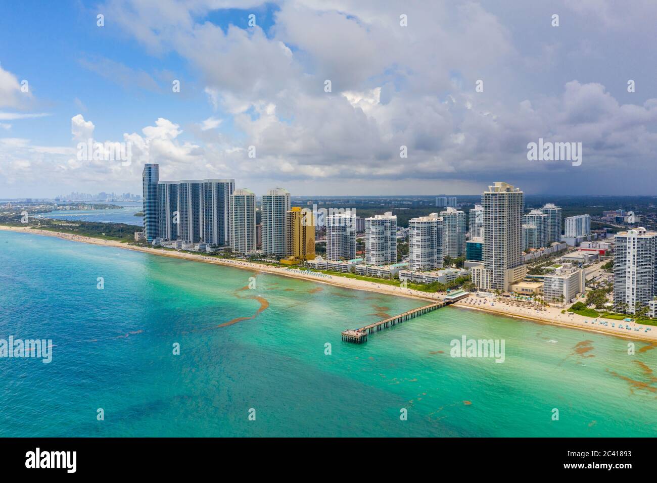 Usa florida miami storm clouds hires stock photography and images Alamy