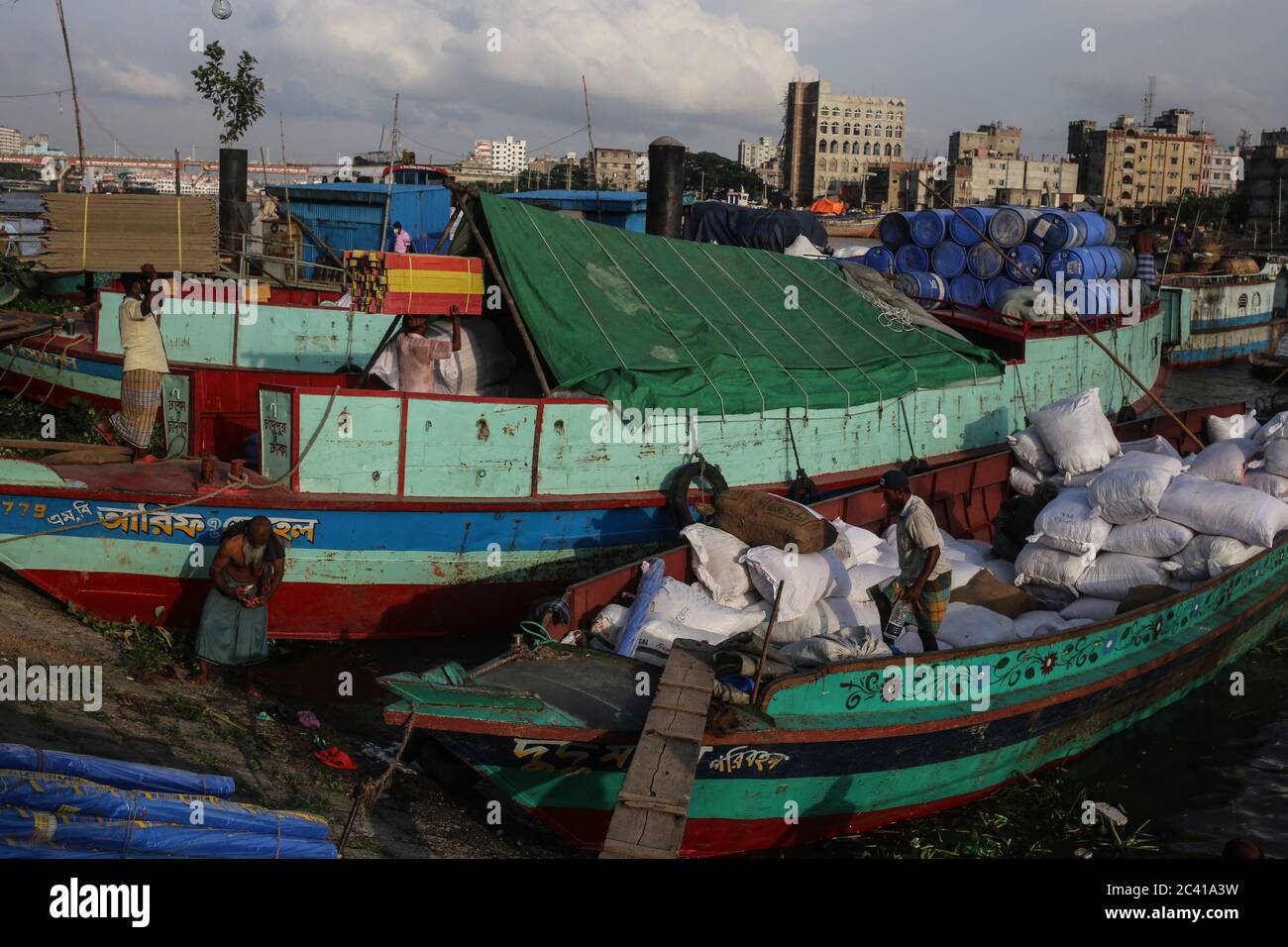 Dhaka, Dhaka, Bangladesh. 23rd June, 2020. Boats are being loaded by different products which will be delivered to the nearby areas of Dhaka city. Credit: Md. Rakibul Hasan/ZUMA Wire/Alamy Live News Stock Photo