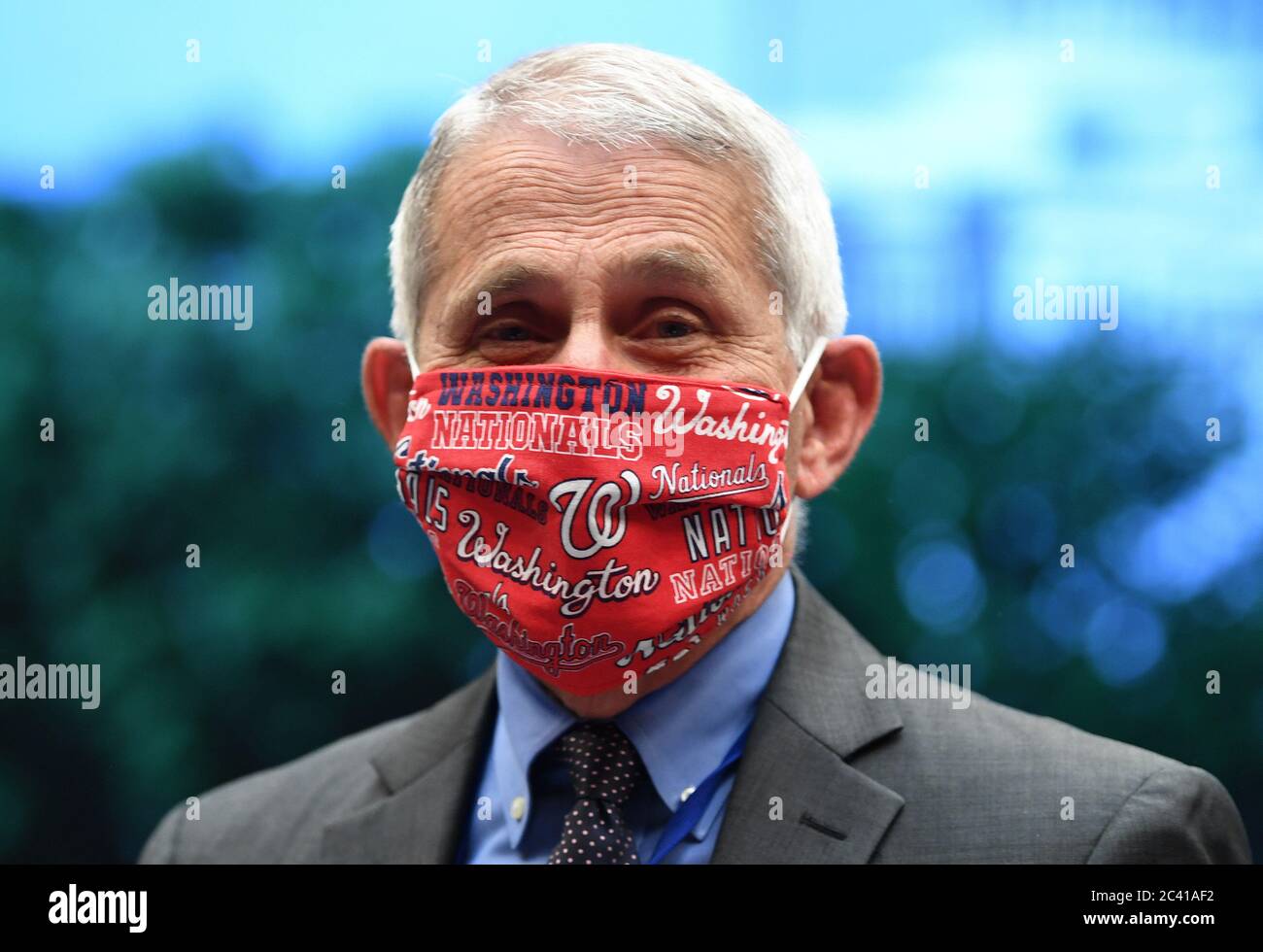 Dr anthony fauci mask hi-res stock photography and images - Alamy