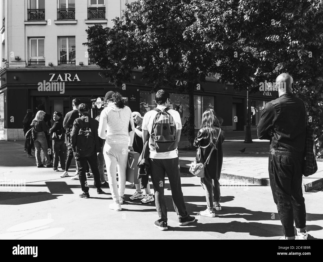 Paris, France - May 15, 2020: People wearing protective masks waiting in  line (keeping social distance) to enter Zara fashion store at Rivoli street  Stock Photo - Alamy