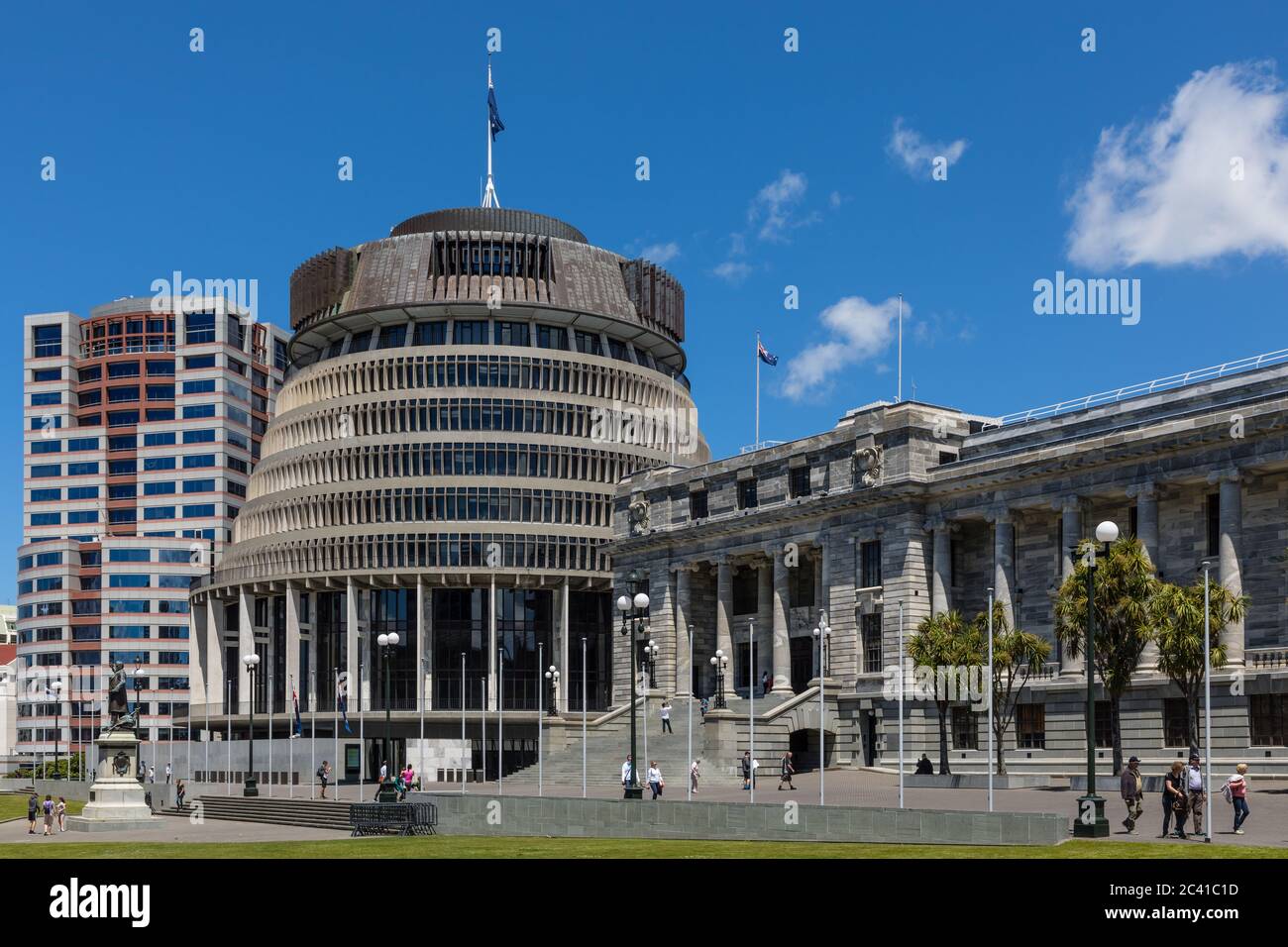 Wellington, New Zealand: The "Beehive" (left) is the common name for the Executive Wing of the New Zealand Parliament Building (right side) Stock Photo