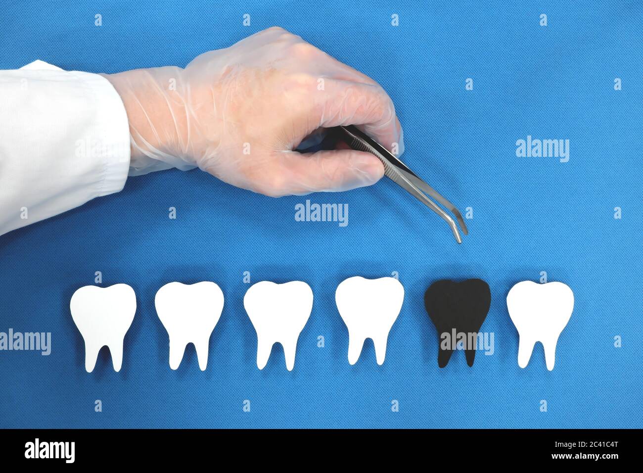 Extraction forceps hi-res stock photography and images - Alamy