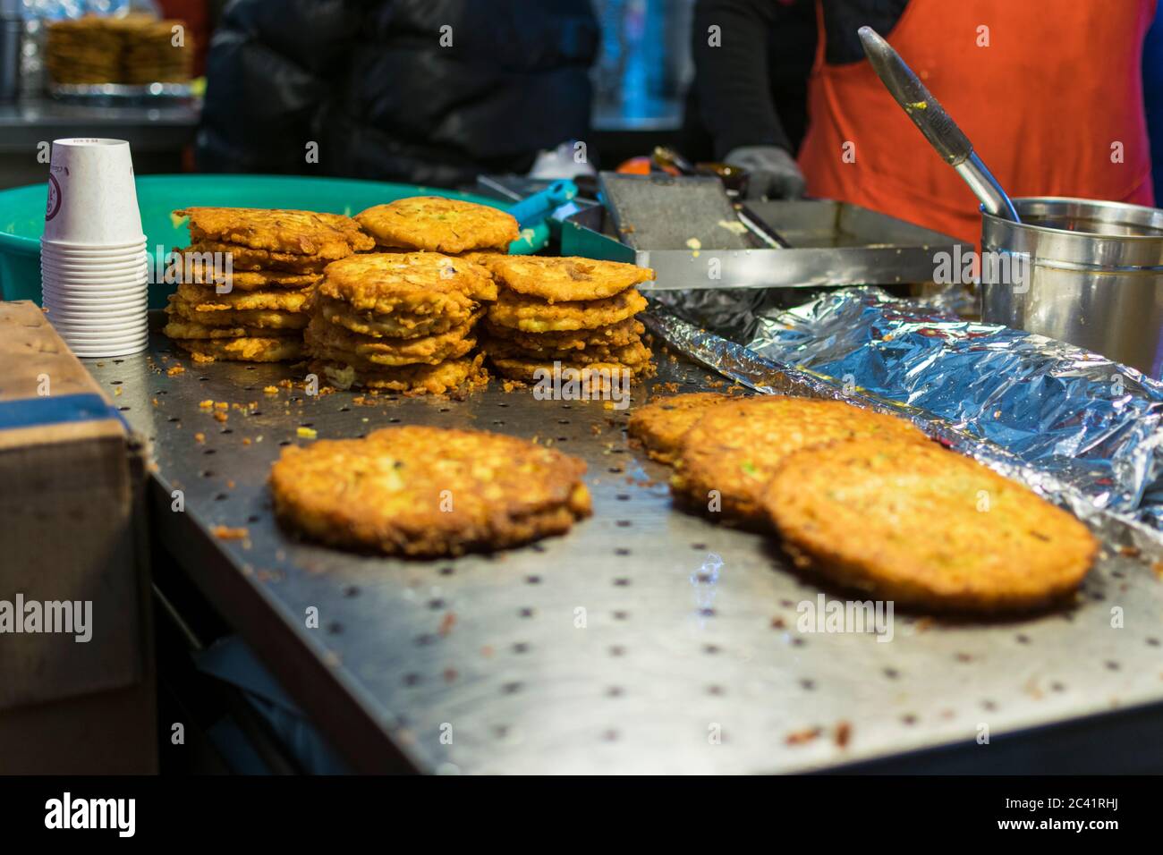 Street food in Seoul, Korea Stock Photo - Alamy