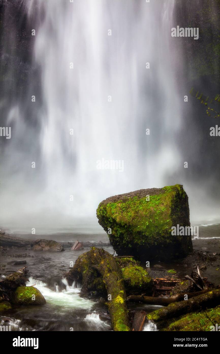 OR02562-00...OREGON - Large boulder at the base of Multnomah Falls in the Columbia River George National Scenic Area. Stock Photo