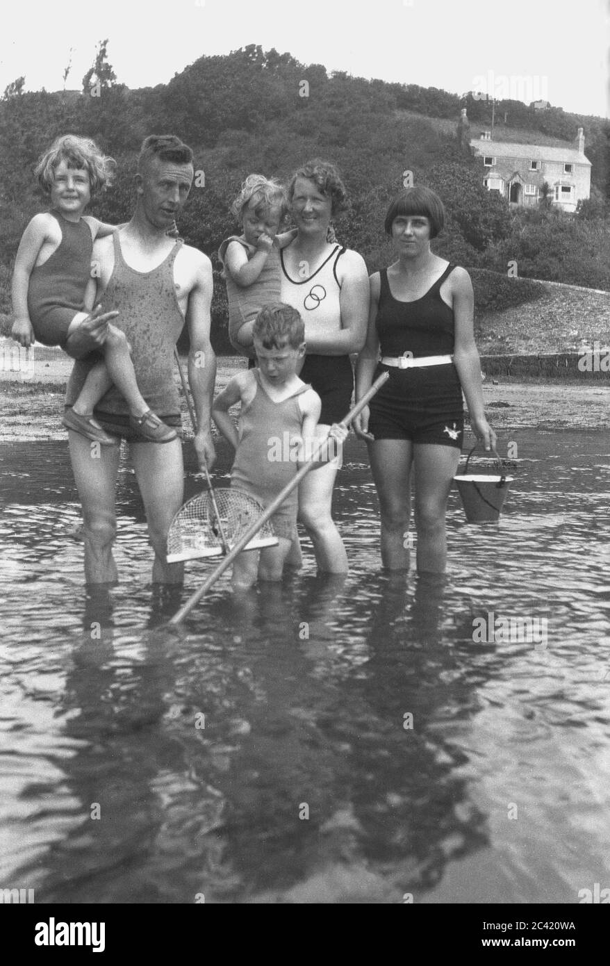 1930s family beach hi-res stock photography and images - Alamy