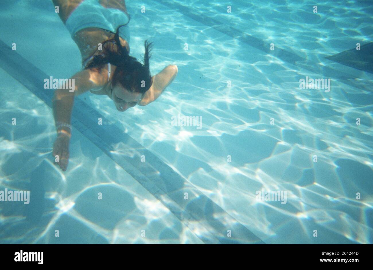 Young woman diving - swimming pool (under water Stock Photo - Alamy
