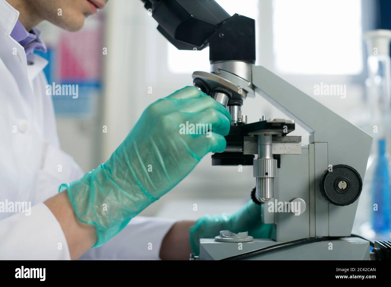 Horizontal Lab Microscope Horizontal microscope hi-res stock photography and images - Alamy