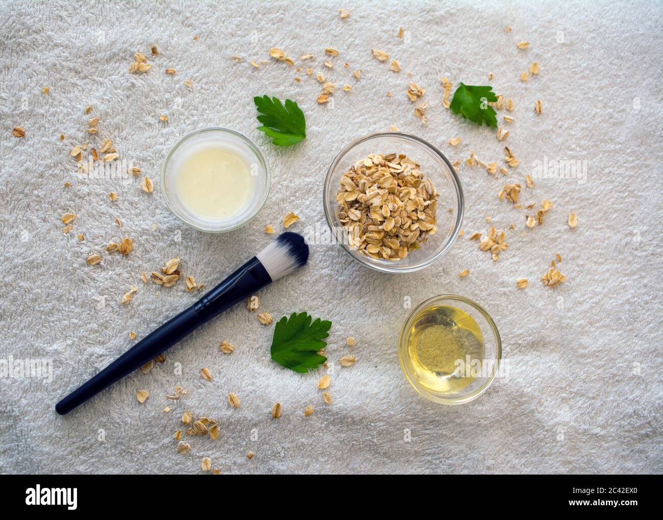 Diy oatmeal with honey and yoghurt mask for skin acnee and hydration