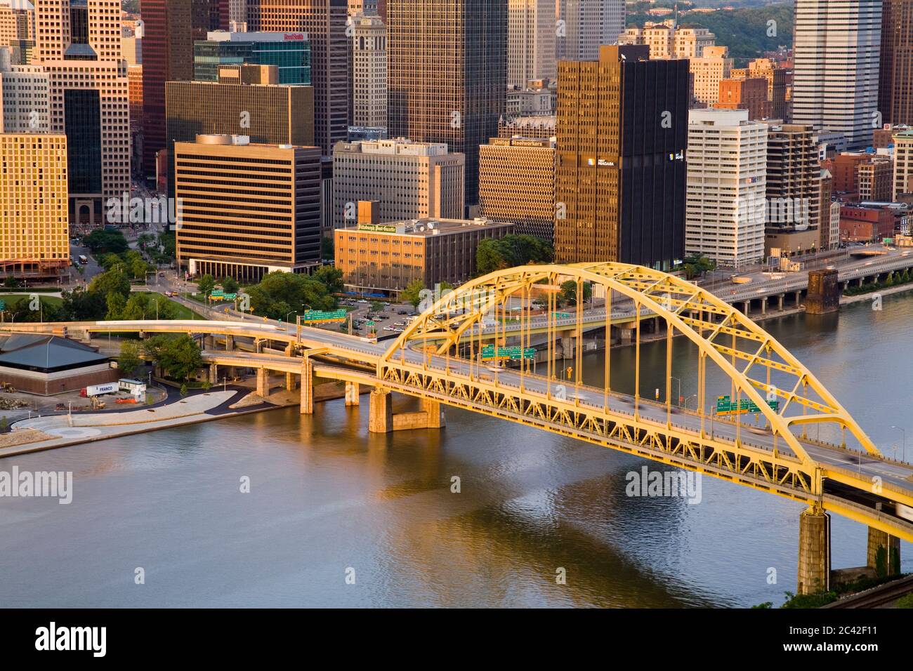 Pittsburgh skyline & Fort Pitt Bridge over the Monongahela River ...