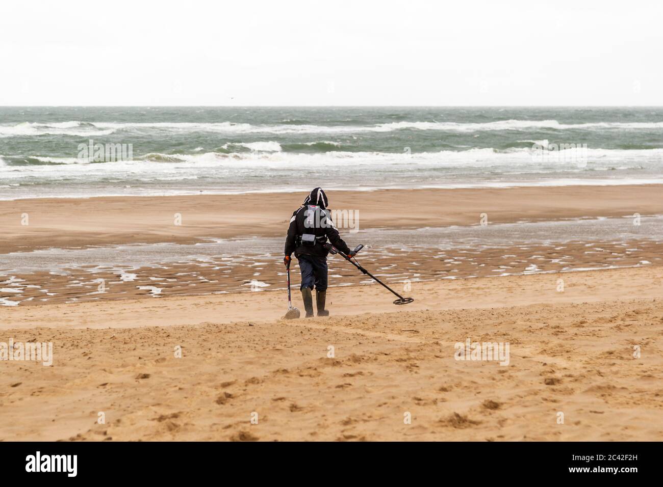 Beach walker with metal detector at Veere-Oostkapelle, The Netherlands  Stock Photo - Alamy