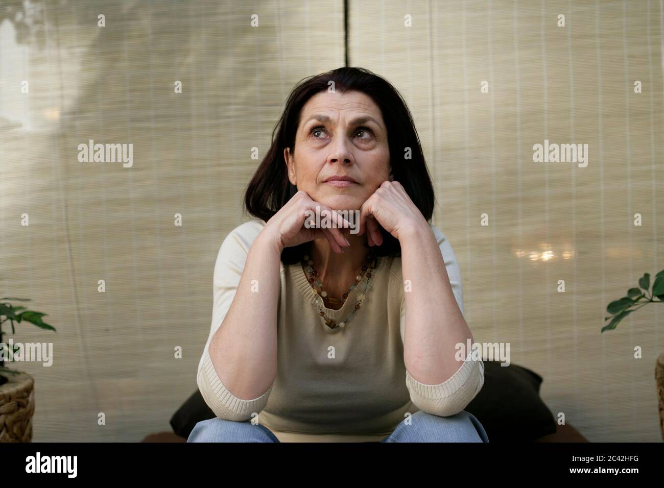 Hand supports the head hi-res stock photography and images - Alamy