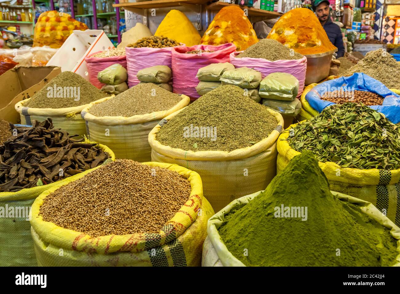 Market stand in Meknes, Marocco. Opulent spice backdrop: whether cinnamon bark, bay leaf, turmeric or chilli pepper, the fragrances pile up at Moroccan spice markets Stock Photo