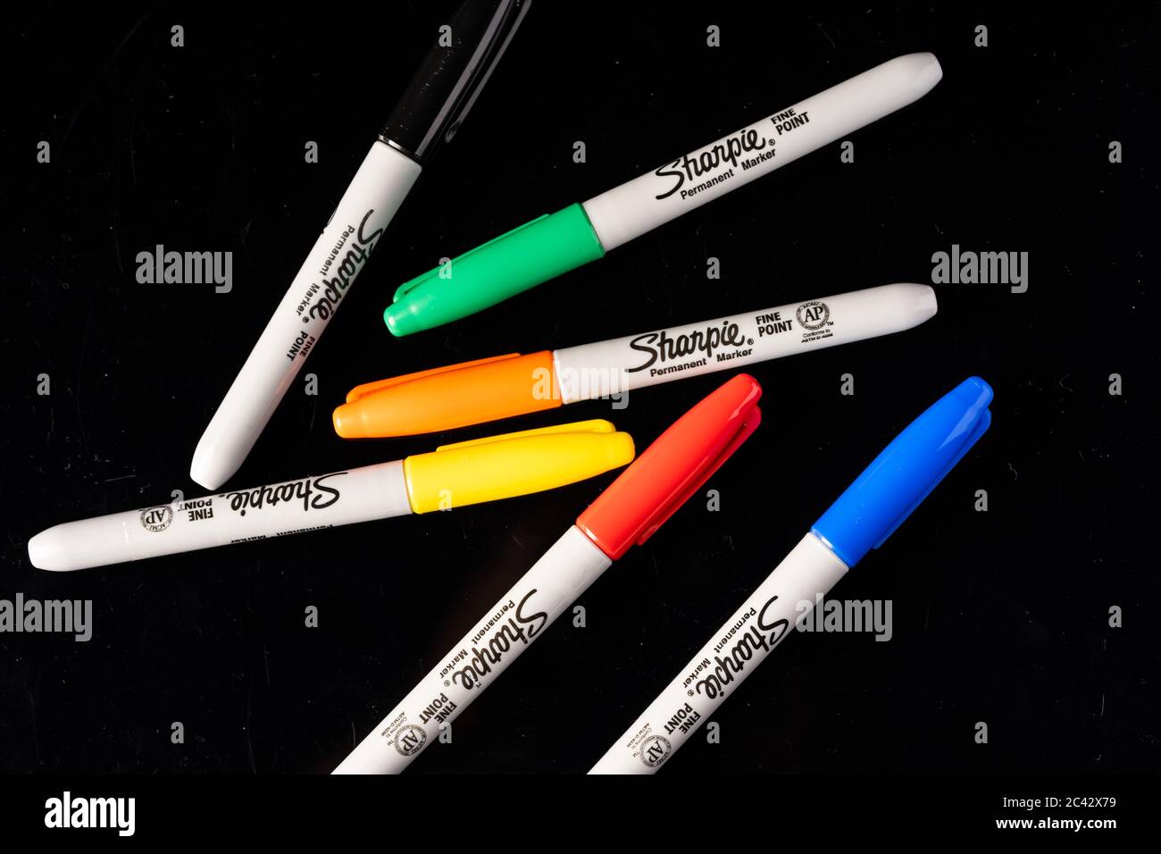 SHARPIE” permanent marker pen isolated against black Stock Photo - Alamy
