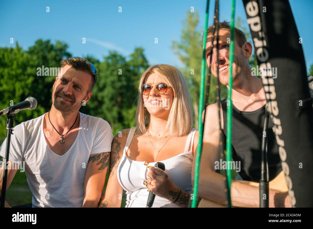 Cloppenburg, Germany. 23rd June, 2020. The members of the band 'Crackerjacks', Rainer Henkenborg (l-r), Jessica Movahed Fard and Chris Bruns, are sitting in the balloon basket shortly before their balloon concert above Cloppenburg. Credit: Mohssen Assanimoghaddam/dpa/Alamy Live News Stock Photo