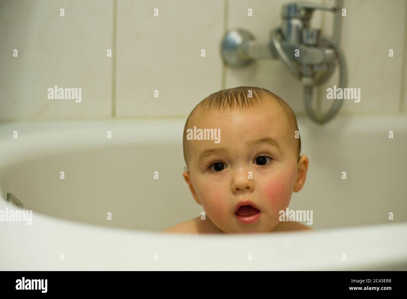 Toddler in the bath tub Stock Photo Alamy