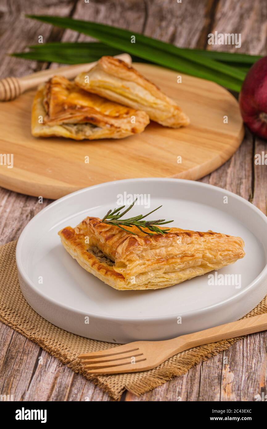 Homemade chicken pie hi-res stock photography and images - Alamy