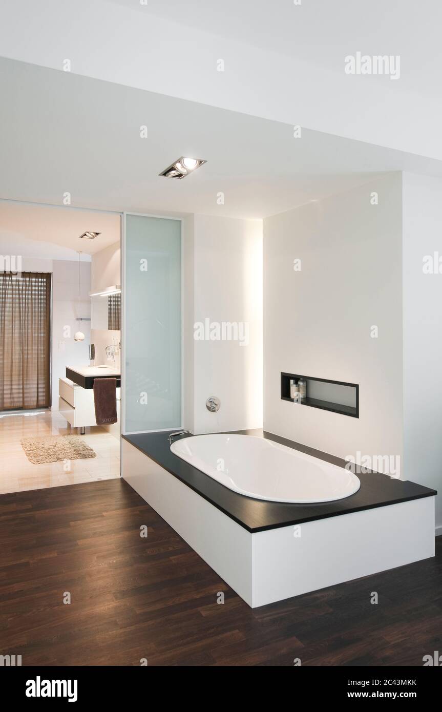 Modern open bathroom Stock Photo - Alamy