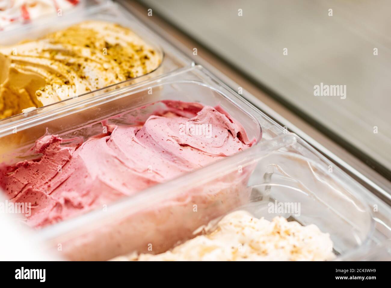 Ice cream shop window hi-res stock photography and images - Alamy