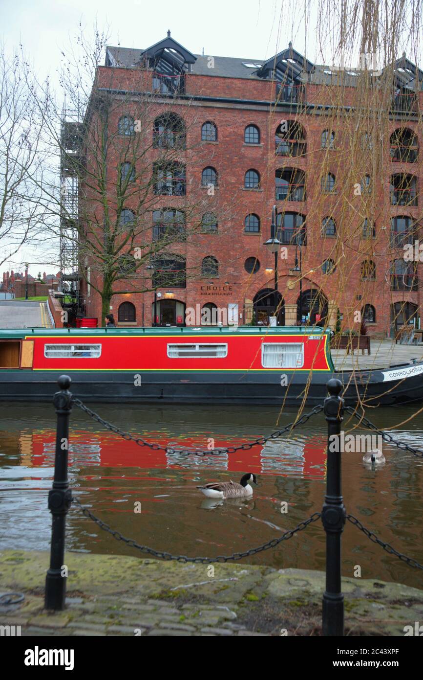 Canada geese, restored Middle Warehouse and narrow boat, Bridgewater