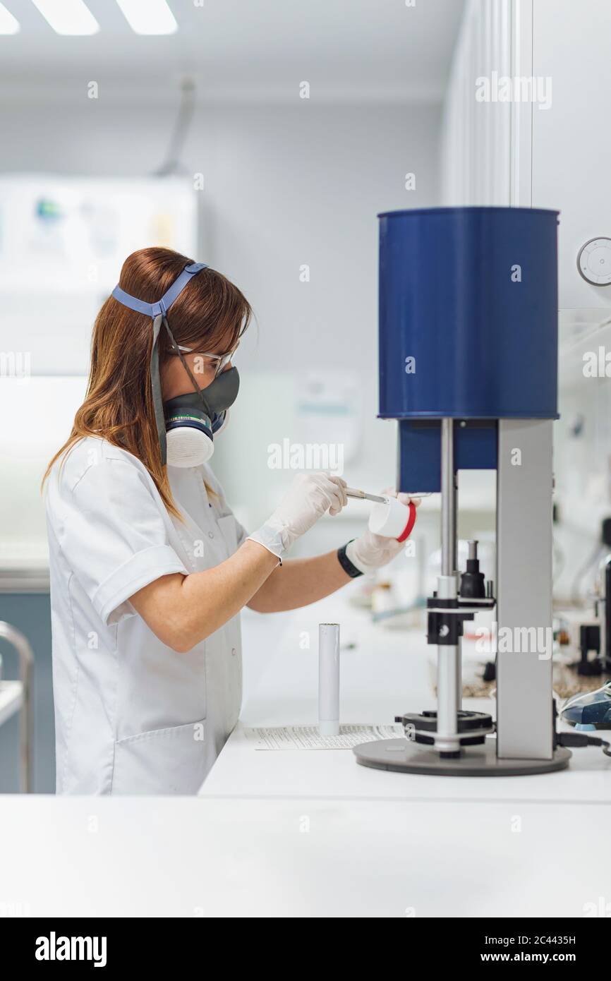 Female lab coat equipment hi-res stock photography and images - Alamy
