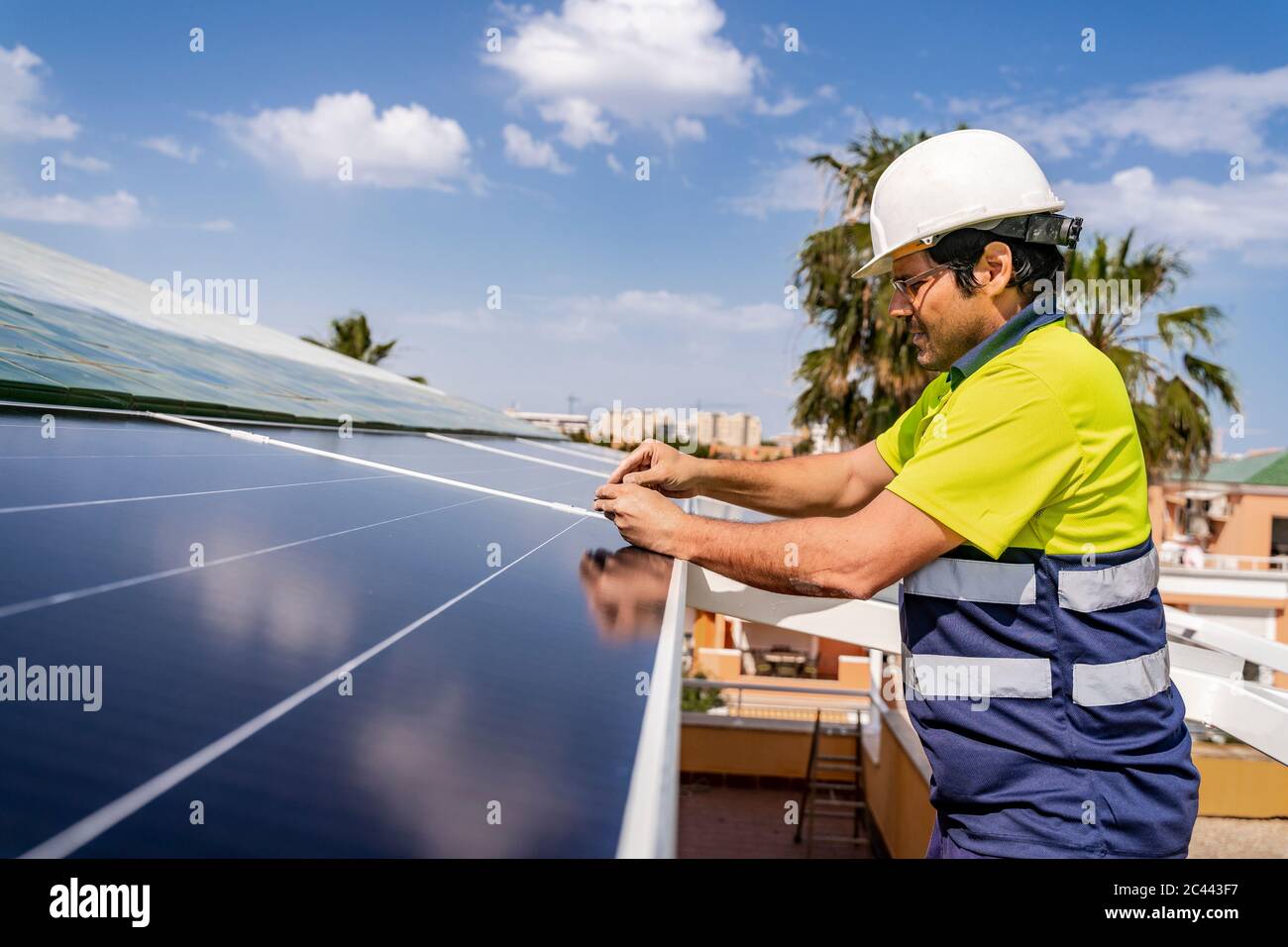 Solar panel house roof hi-res stock photography and images - Alamy