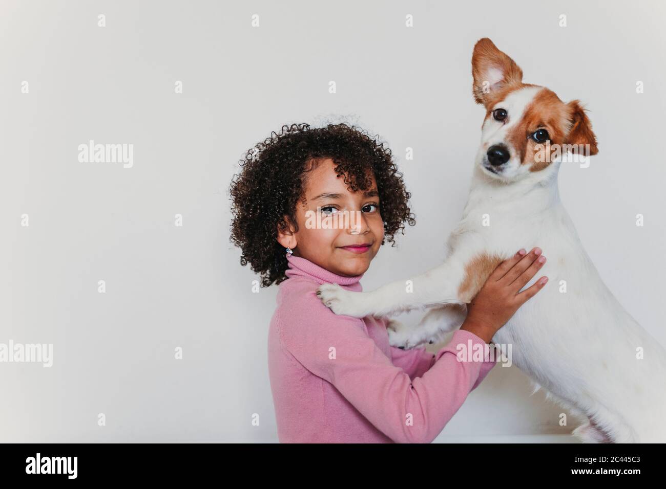 Portrait of smiling little girl with her dog Stock Photo - Alamy