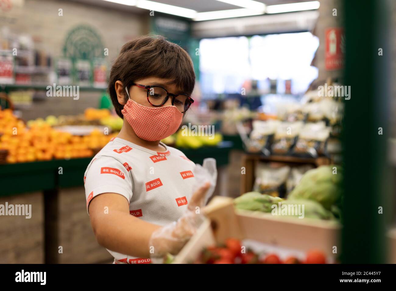 Supermarket vegetables child hi-res stock photography and images - Alamy