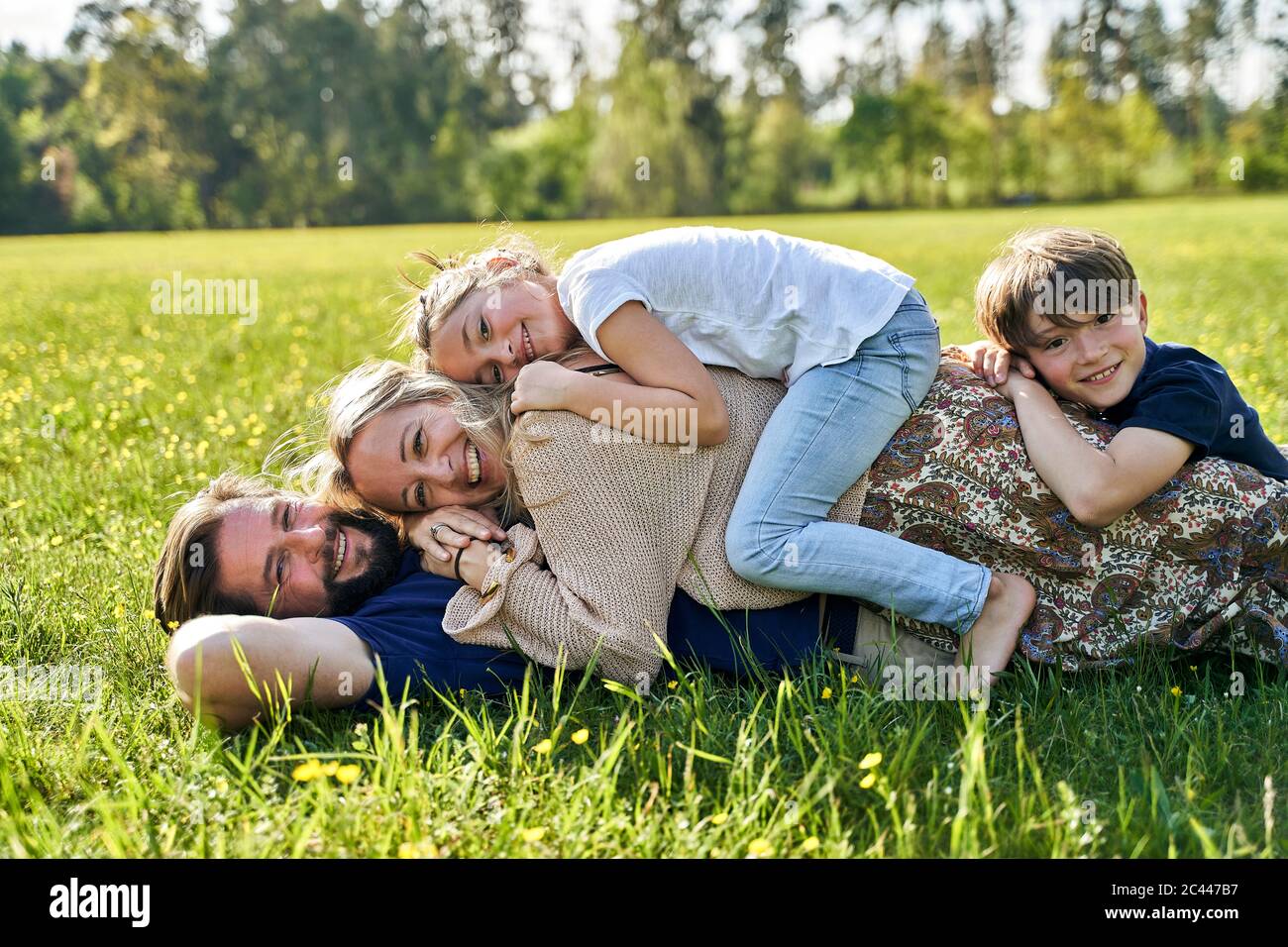 Family lying on grass hi-res stock photography and images - Alamy