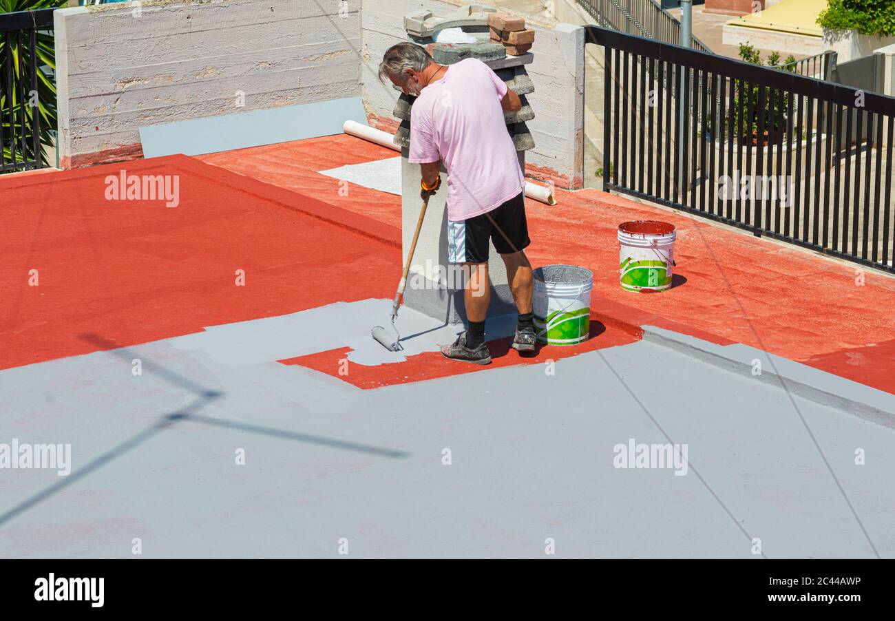 Building resins for waterproofing terraces, solving infiltration