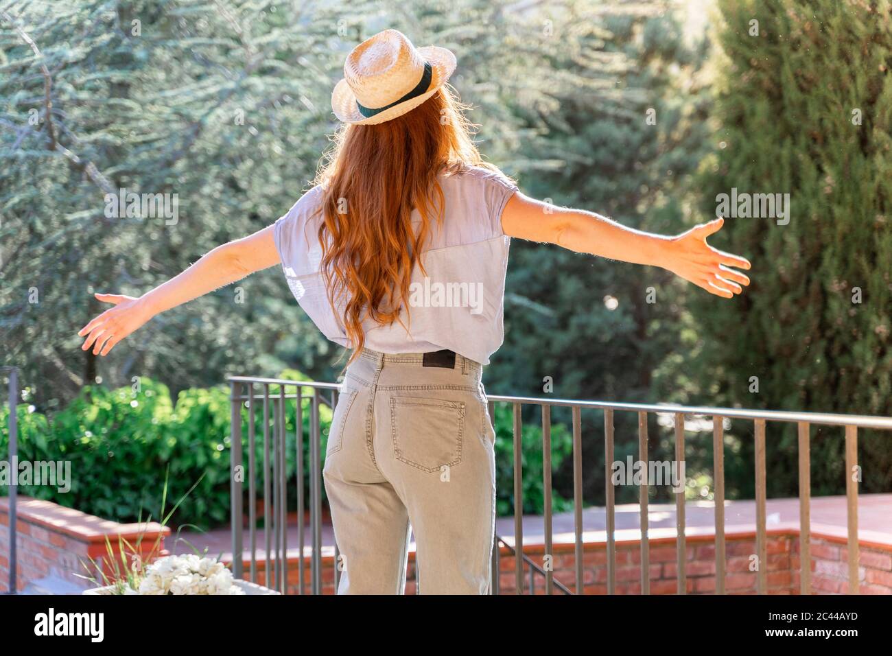 Straw hat on woman hi-res stock photography and images - Alamy