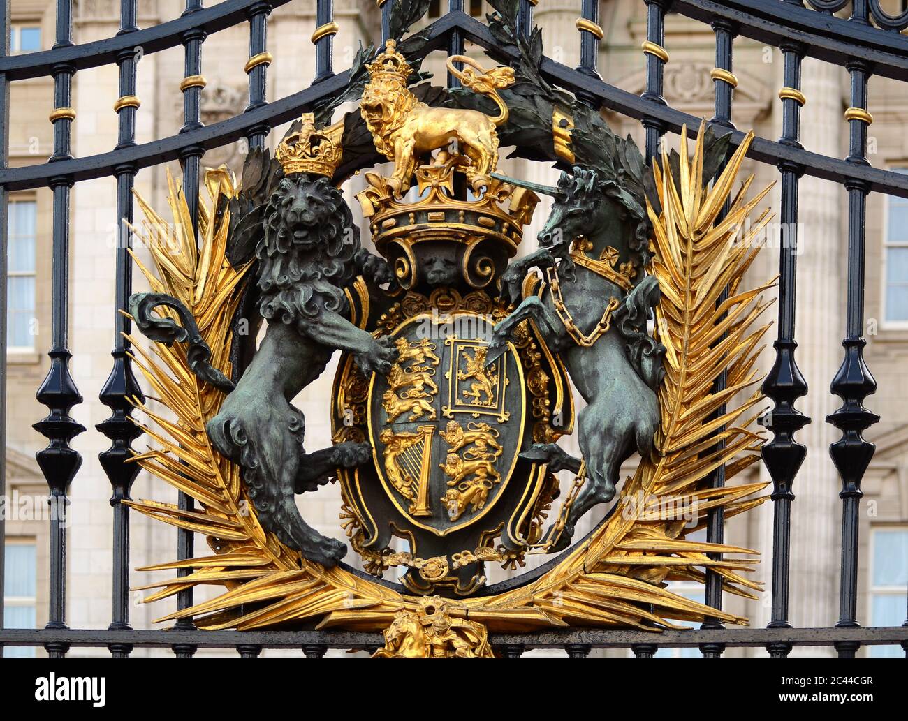 Royal Coat of Arms on the Gate of Buckingham Palace, London, UK Stock Photo