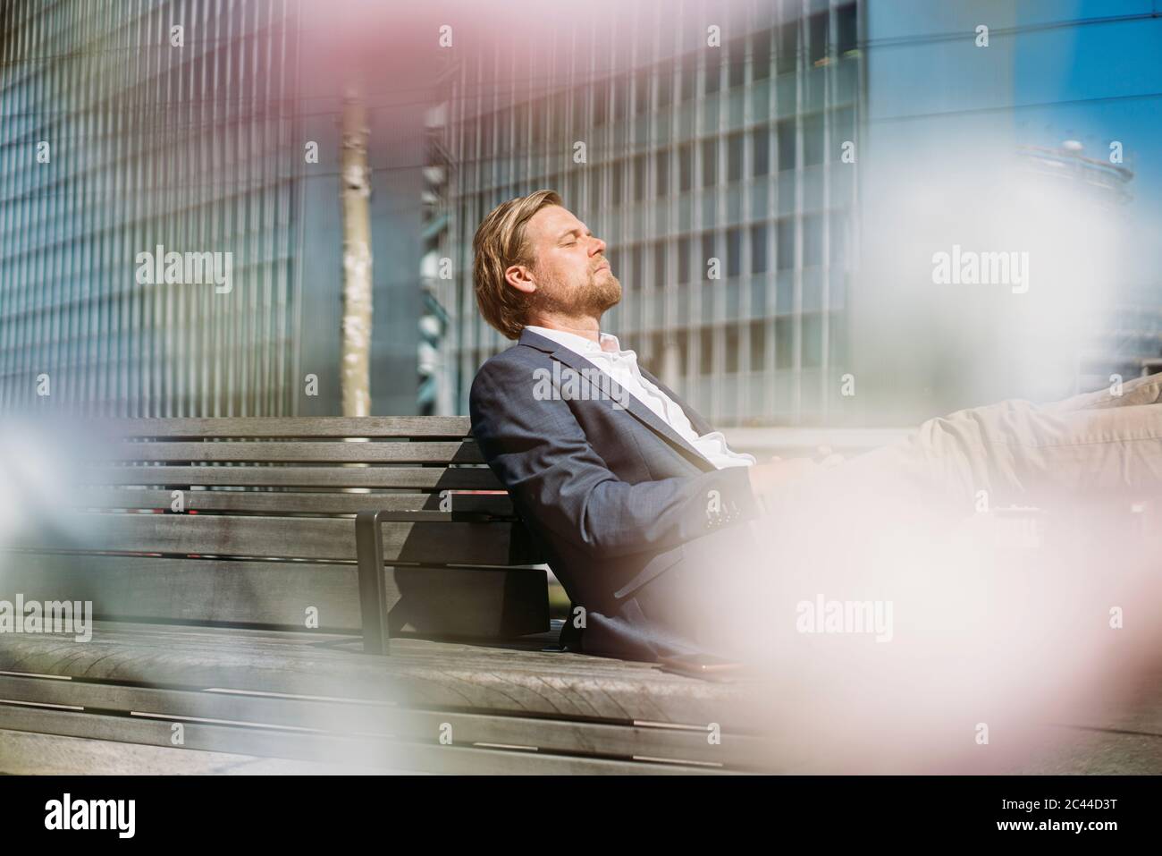 Feet up on bench hires stock photography and images Alamy